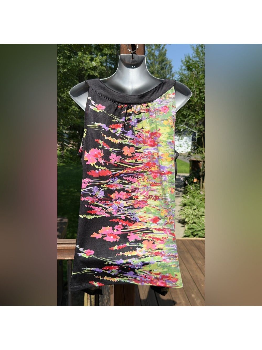•Women's Multicolor Sleeveless Blouse - Picture 6 of 11